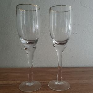 Set of 2 Flower Stem Champagne Glasses